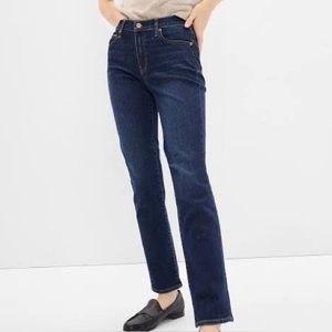 GAP Real Straight Mid Rise Classic Jeans in 28R